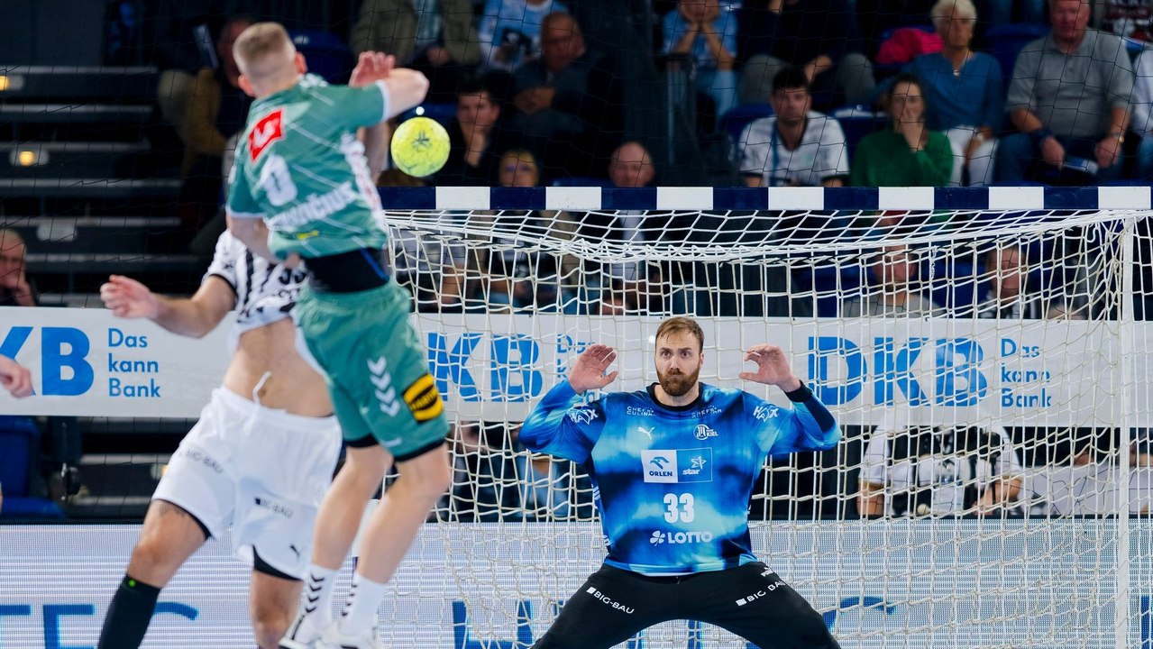 Starker Wolff hält Kiels weiße Weste gegen Minden