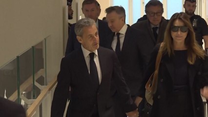 '카다피 뒷돈 수수' 사르코지에 1심 징역 5년 선고 / YTN