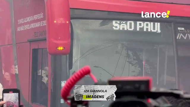 Torcida do São Paulo faz recepção histórica