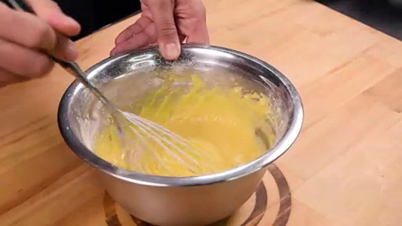Bizcocho de mango con coulis de maracuyá