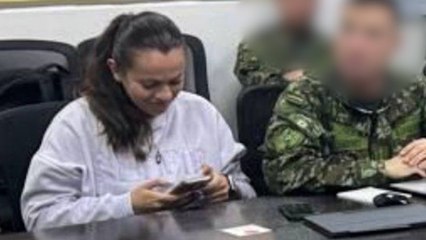 El detalle que delató a la mujer que se hizo pasar como capitán para infiltrarse en reuniones militares