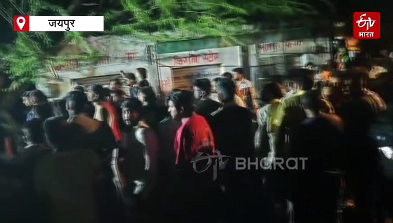 भीषण हादसा : सड़क किनारे खड़े तीन लोगों को बेकाबू डंपर ने कुचला, दो की मौत
