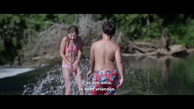 Les poings serrés (2022) - Bande annonce