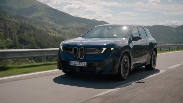 The new BMW iX350 xDrive in Ocean Wave Blue Driving Video