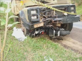 Acidente ao vivo - Moto contra camião