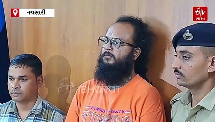 કળાની આડમાં કાળા કામ ! દુષ્કર્મના કેસમાં 7 મહિનાથી નાસતા ફરતા નવસારીનો ટેટૂ આર્ટીસ્ટે કર્યુ આત્મસમર્પણ