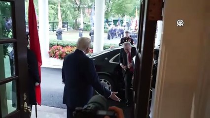 Rozet ayrıntısı merak uyandırdı! Trump ve Erdoğan’ın görüşmesi dünya basınına damga vurdu!