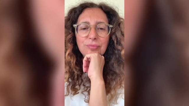 Teresa Mannino e la Flotilla: «Bastava telefonare a Meloni che portava gli aiuti sull'acquascooter con Tajani. I palestinesi non hanno più citofoni? Indirizzate a Pizzaballa, l'unico di cui ci si può fidare»