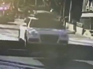 Flucht vor Polizei: Auto springt über Lücke in Zugbrücke