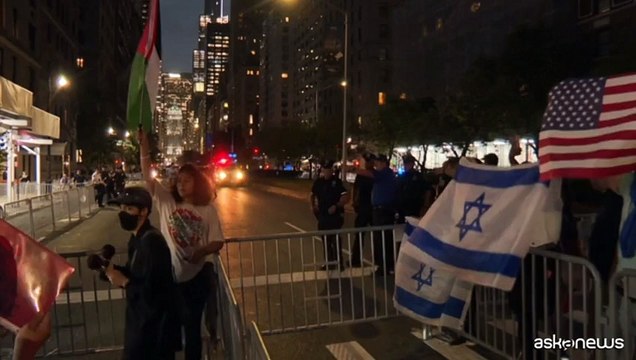 New York, manifestazioni e proteste davanti all'hotel di Netanyahu
