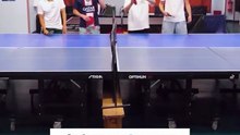 On joue au ping-pong sur une table géante
