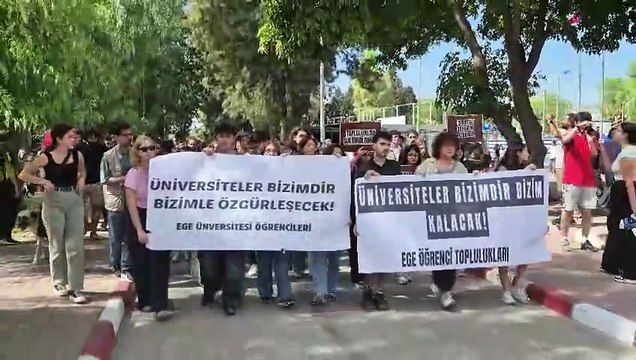 Ege Üniversitesi'ndeki gözaltılara öğrencilerden tepki