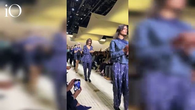 Emporio Armani, lacrime e applausi per la prima sfilata senza Re Giorgio