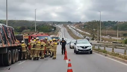 Motorista morre após colidir contra um caminhão parado na EPIA norte