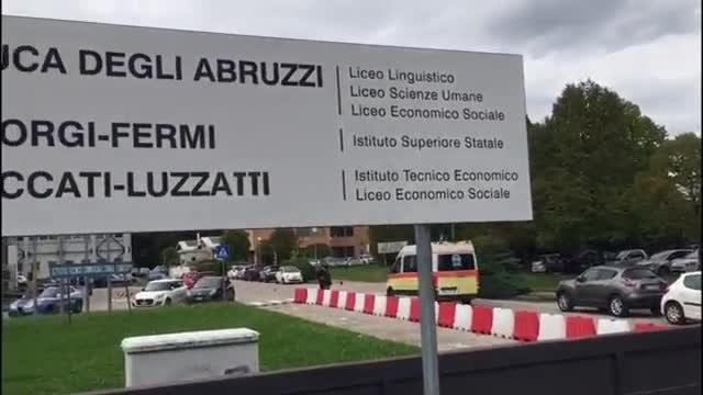 Treviso, spray urticante durante la ricreazione in una scuola: 10 studenti intossicati