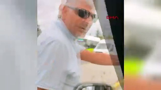 Okul servis şoförü, trafikte aracının önünü kestiği sürücüyü tehdit etti