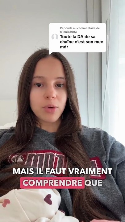 ✨ Marina Kaye remet les pendules à l’heure Face aux critiques de certains internautes qui lui reprochent de parler davantage de son mari, de sa vie de femme et de maman plutôt que de musique, la chanteuse a répondu sans détour. 💬 « Je suis une chanteus