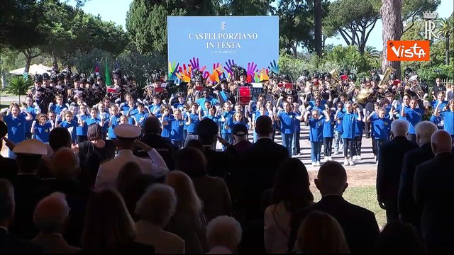 Il Coro delle Mani bianche accompagna inno di Mameli per la visita di Mattarella a Castelporziano