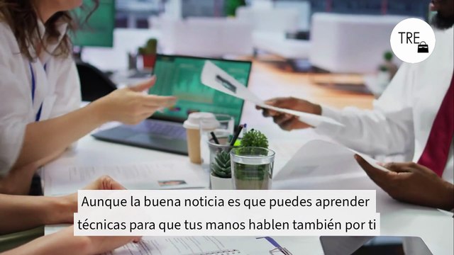 Qué hacer con tus manos en una entrevista de trabajo: las claves de lenguaje corporal para transmitir seguridad y ser el candidato indicado