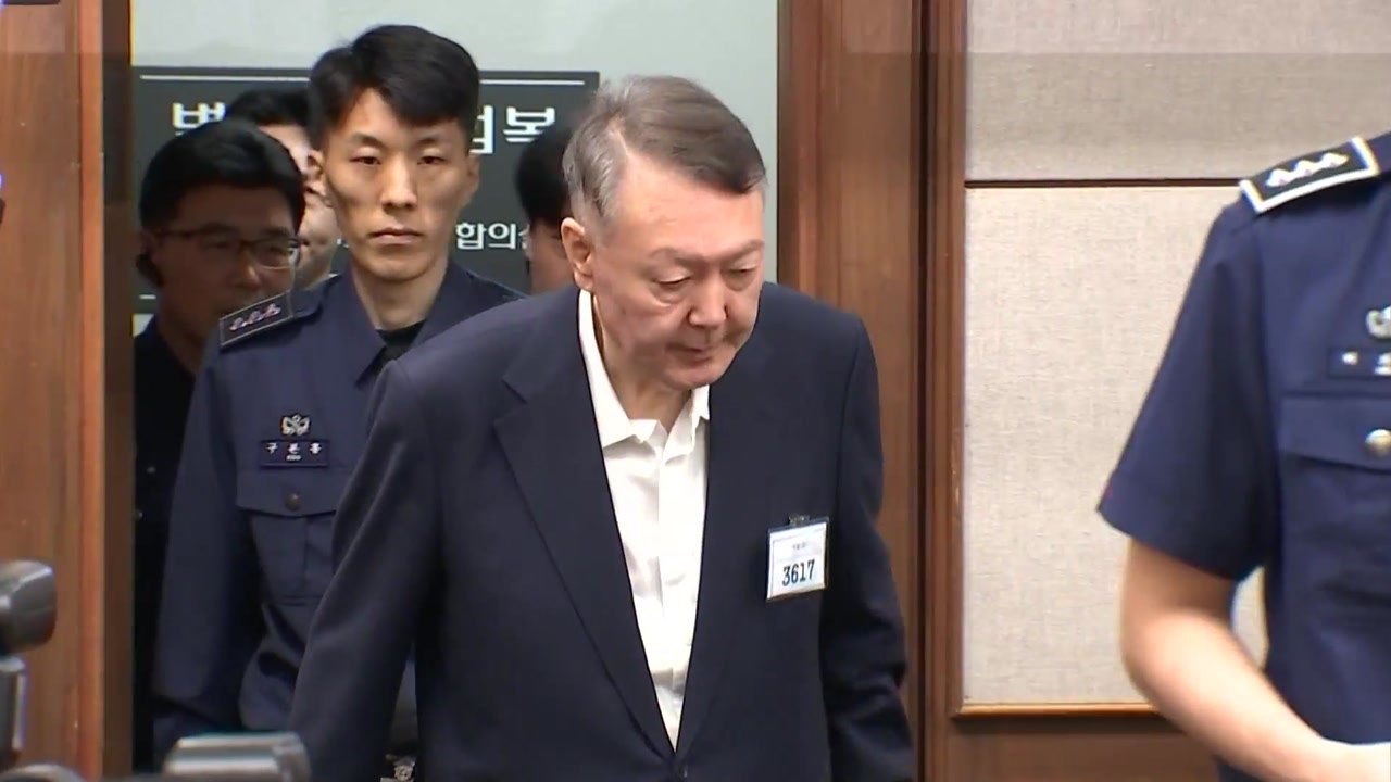 내란 특검 추가 기소 사건 첫 공판...윤석열 출석 / YTN