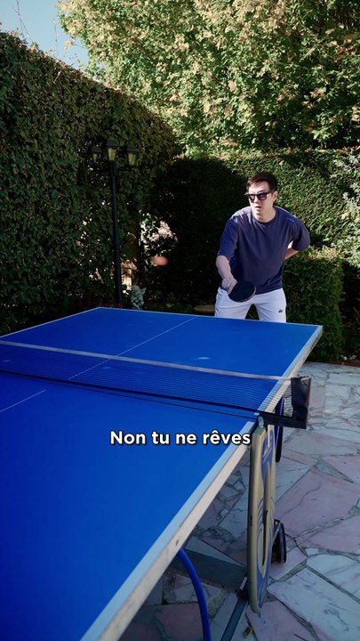 Je joue contre un robot au ping pong