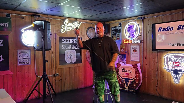 PEARL JAM - EVENFLOW (PERFORMED LIVE AT SCOREZ)