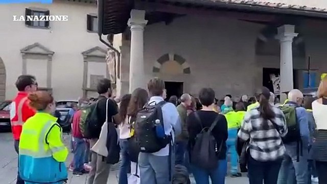 Sesto Fiorentino, ai funerali della volontaria suonano le sirene delle ambulanze