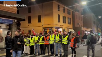 Il corteo di Potere al Popolo in Andrea Costa il video