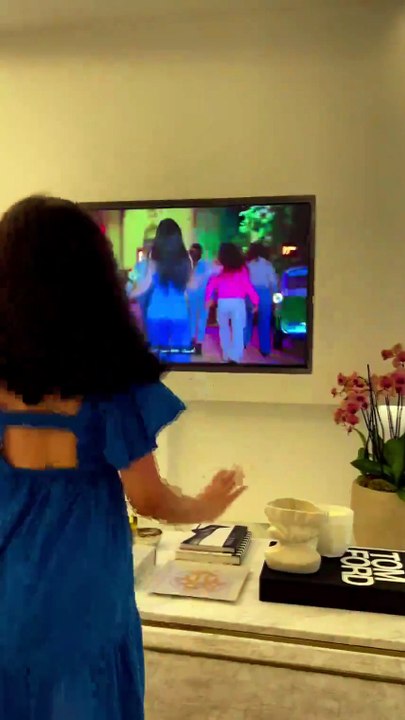 فيديو حفيدة هيفاء وهبي ترقص على أغنية جدتها وهذا رد فعل والدتها