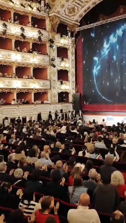 Standing ovation al Valli per Albanese: "Sono divisiva: sto tra chi il genocidio lo vuole fermare e chi lo nega"