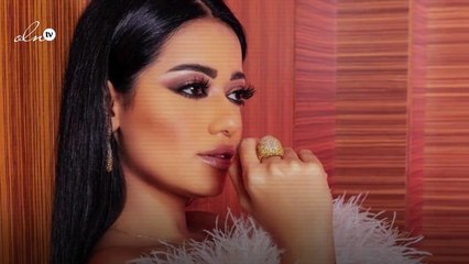 بفستان زهري وإطلالة أنيقة رحمة رياض تحتفل بيوم ميلاد خطيبها