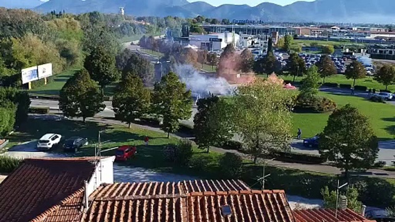 Derby, gli ultras viola a Pisa: la protesta contro il caro biglietti