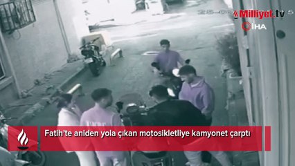 Fatih’te aniden yola çıkan motosikletliye kamyonet çarptı