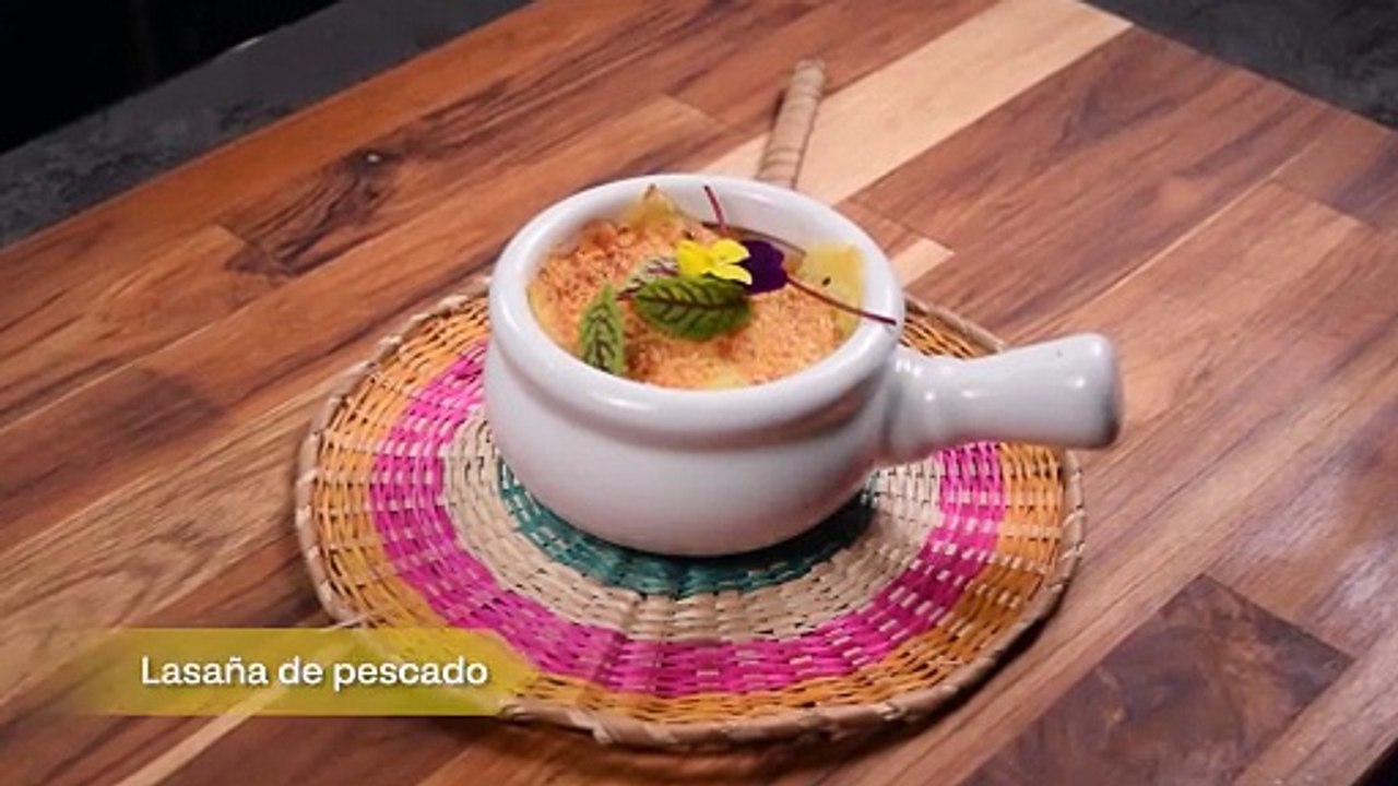 Lasaña de pescado con sofrito y leche de coco