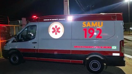 Jovem cai de moto e é socorrido pelo Samu na Rua Alexandre de Gusmão