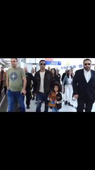 سيارة على شكل طائرة… استقبال حافل لمحمد رمضان في أميركا