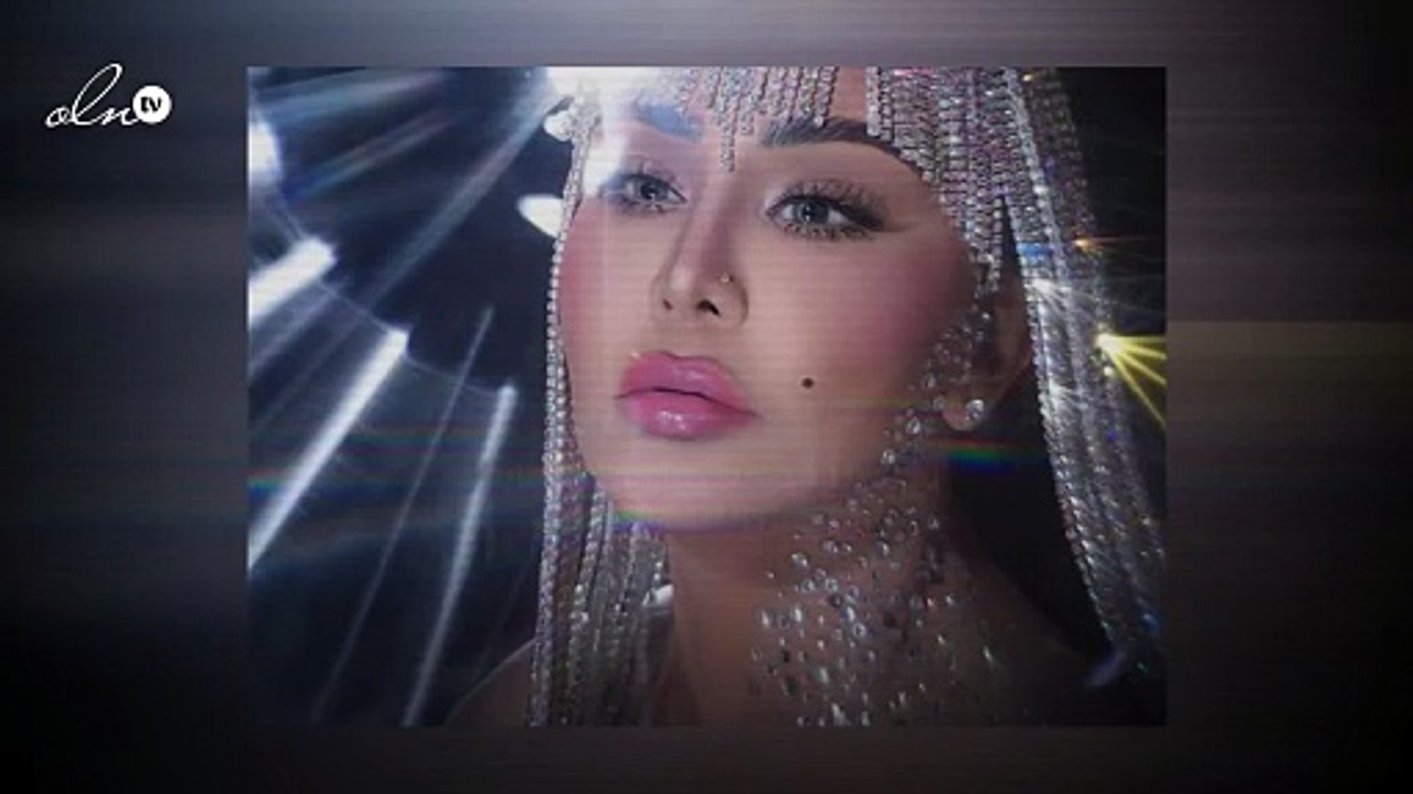 أحلام بشعر مستعار من الألماس في حفل الليلة الماسية