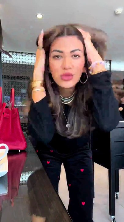 دينا زهران تخرج من منطقة الراحة الخاصة بها بلوك جمال غير معتاد