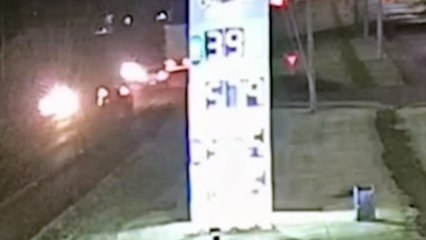 Câmera flagra colisão entre Civic e Honda Bros na BR-277