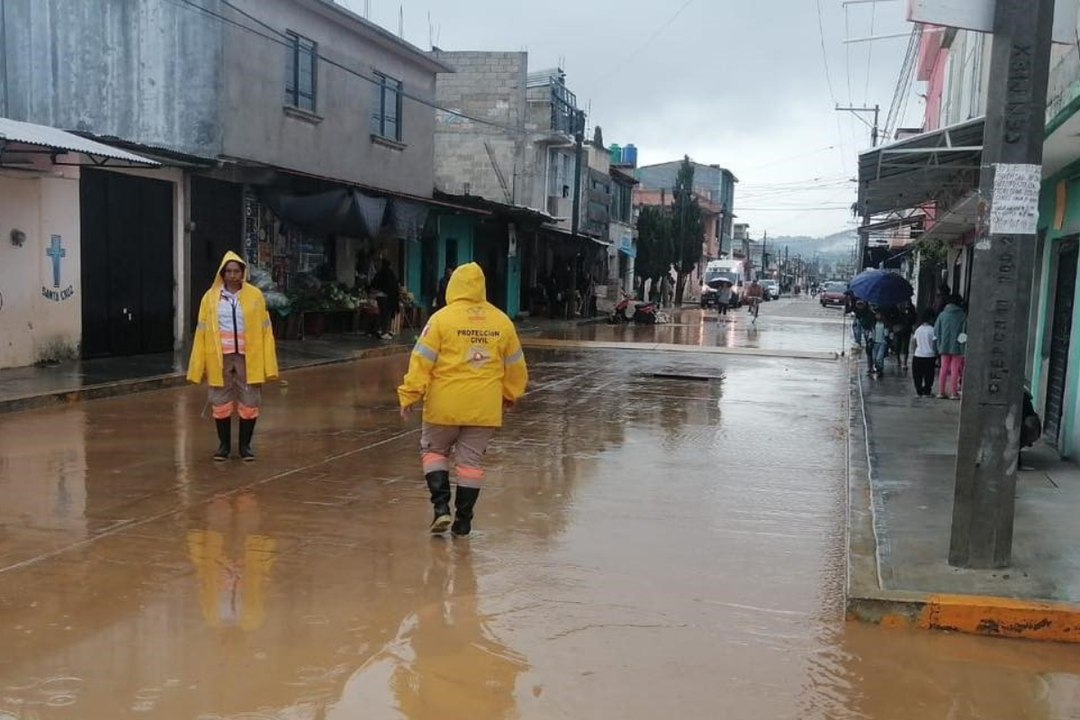 Fuertes lluvias en Chiapas provocan deslaves y aumento en niveles de los arroyos