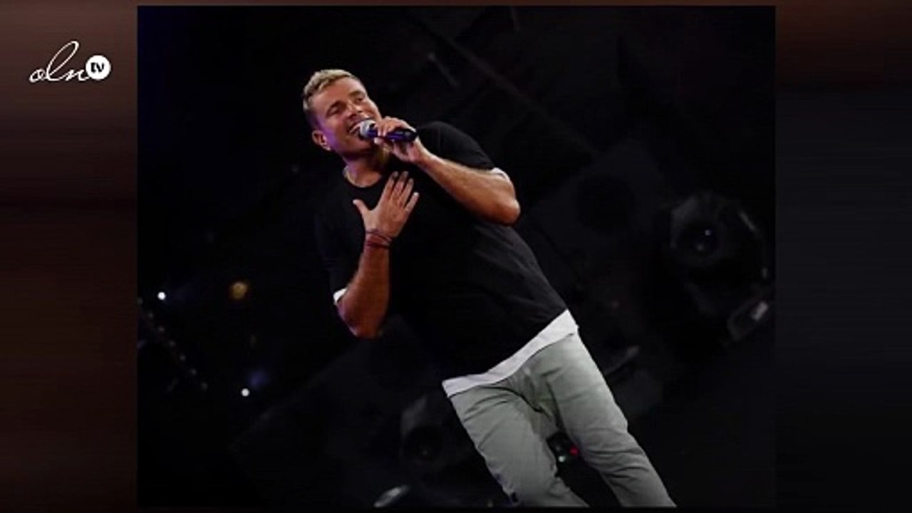 عمرو دياب أول مطرب يغني في حفل ستاد نهائي موندي...