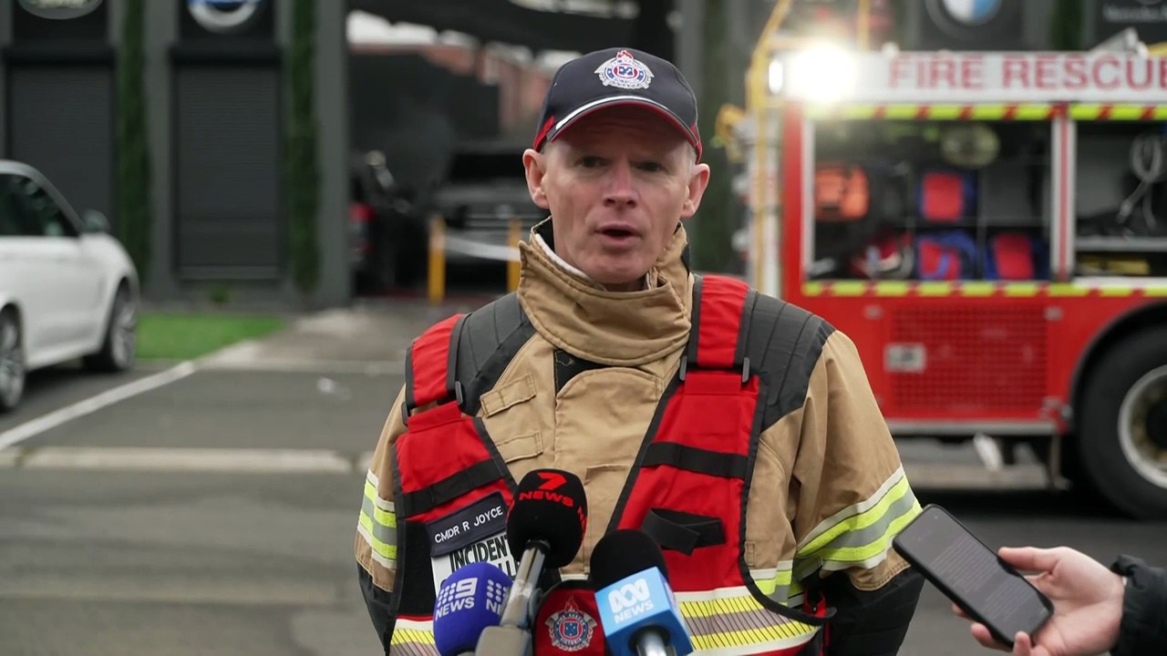 Melbourne Police investigate suspicious car dealership fire