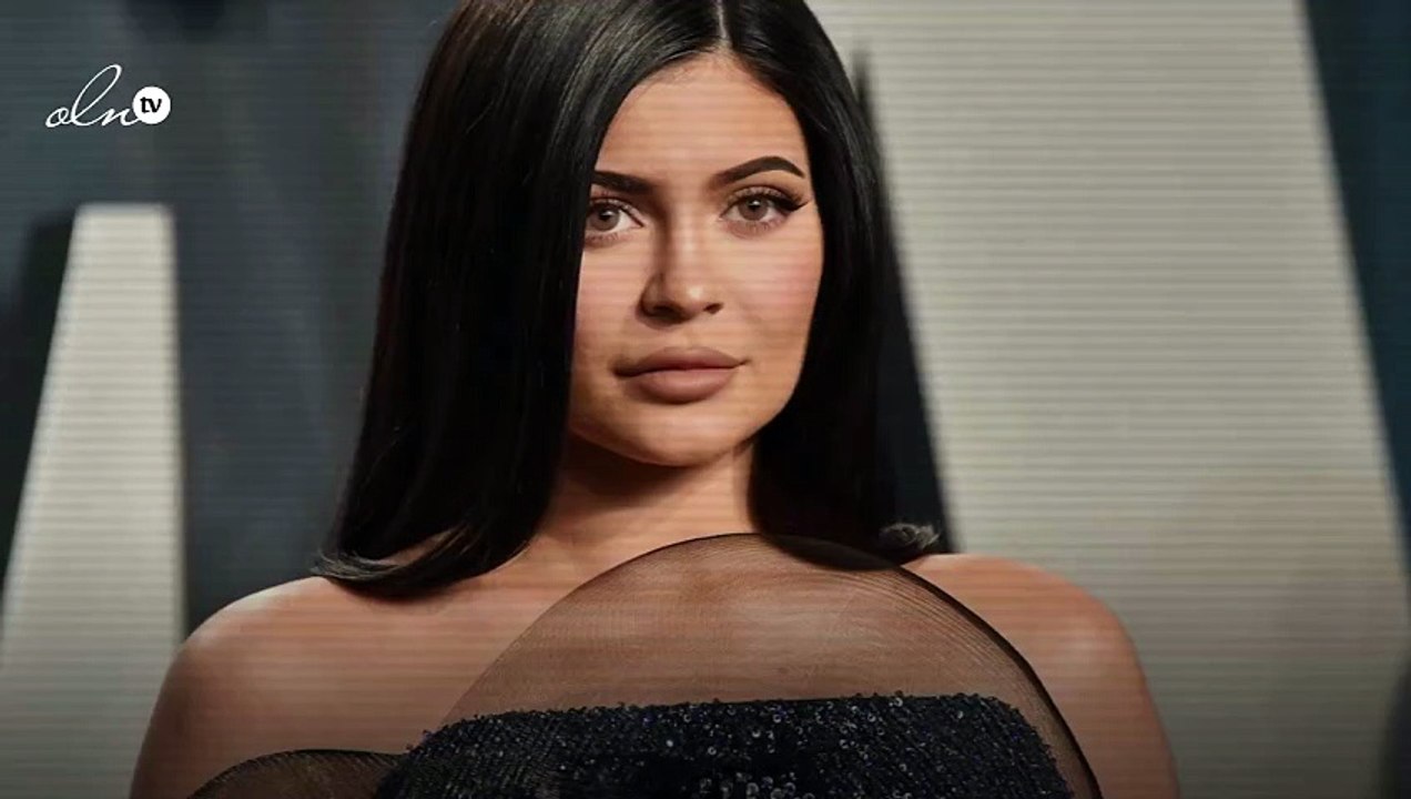 كايلي جينر تتلقى هدية نادرة من والدتها بقيمة 100 ألف دولار