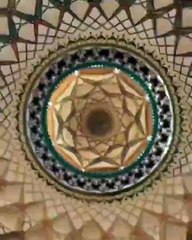 تزيّني بالفراشات المذهّبة وبتلات الأزهار المرصّعة من مجموعة Farfasha الأيقونية