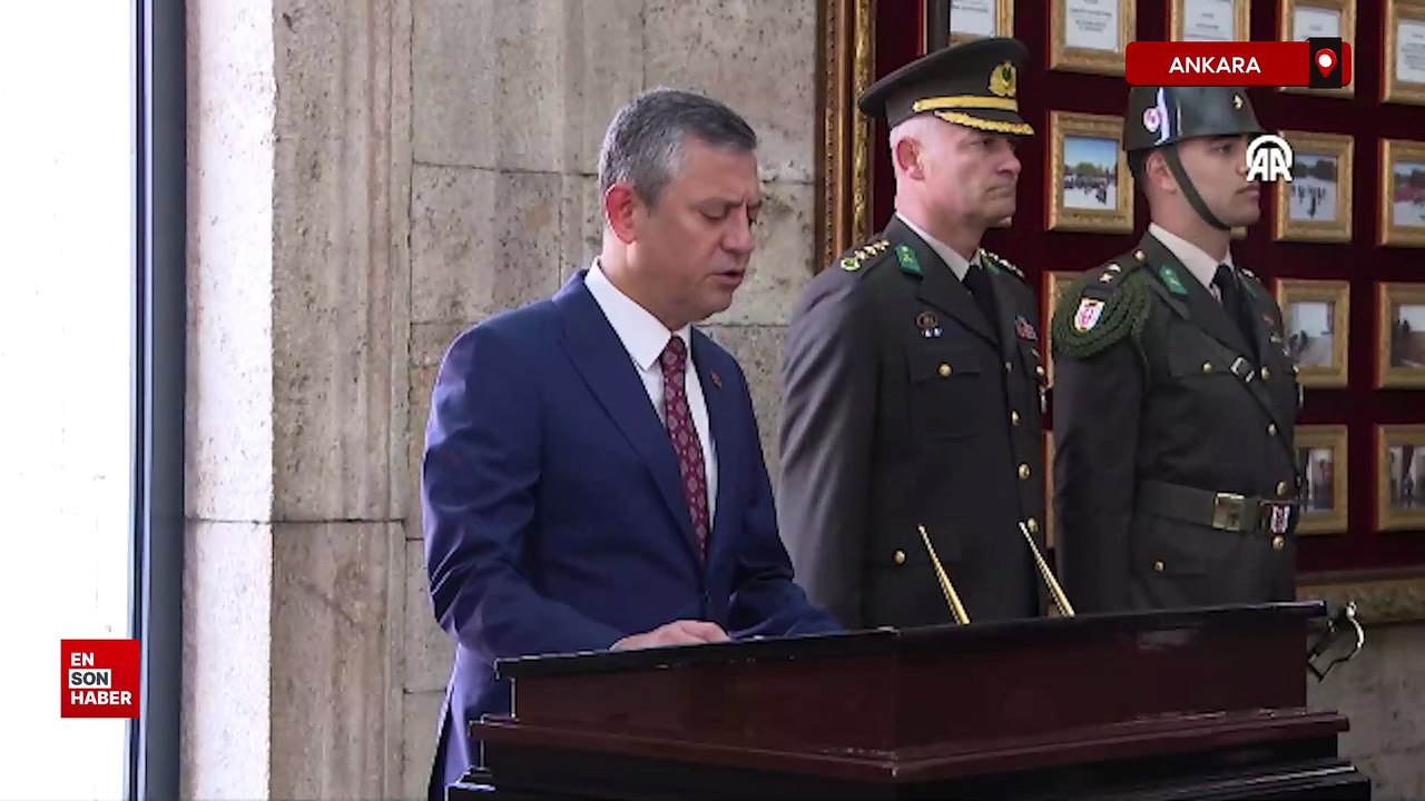CHP Genel Başkanı Özel, yeni PM ve YDK üyeleriyle Anıtkabir'i ziyaret etti