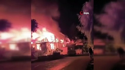 Alevler Nene ile Torununu Uykuda Yakaladı!