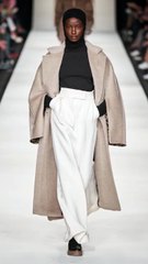 ماكس مارا تفي بوعدها بأزياء وتصاميم عصرية للغاية في شتاء 2022