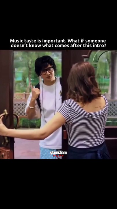 If they don’t instantly hit you with the ‘na na na na’, are they even your vibe? 🎶😂  #glamsham #mainteraboyfriend #bollywoodsongs #musictest #vibesonly #desibeats #throwbacktunes #songchallenge #filmyfun  glamsham, main tera boyfriend, bollywood songs,