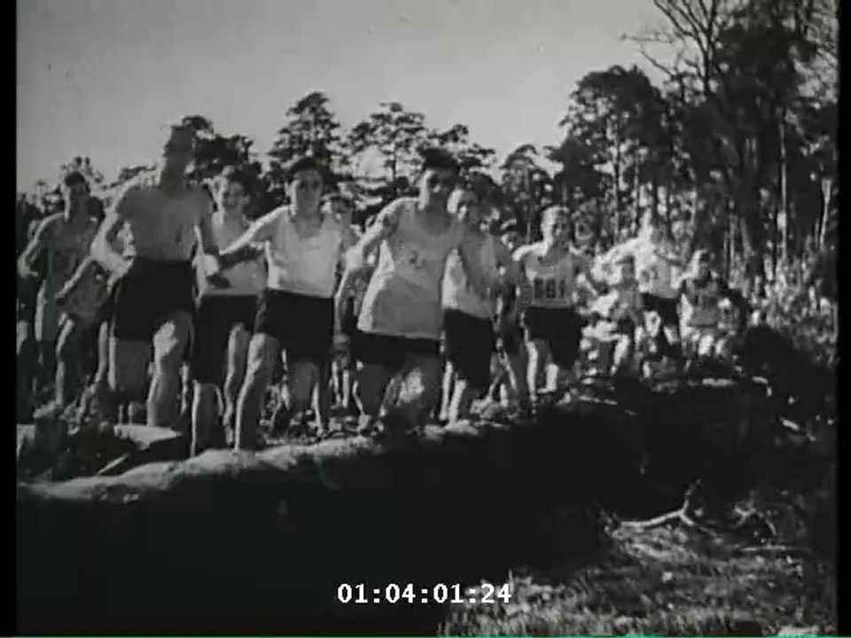 Unser Fuehrer: Des Reiches Wiedergeburt - Volk am Werk - Die Ewige Jugend - Gemeinnuss vor Eigenness - Ordnung und Sauberkeit - Wehrhaftes Volk - Deutschland will Frieden - Heiliges Vermaechtnis