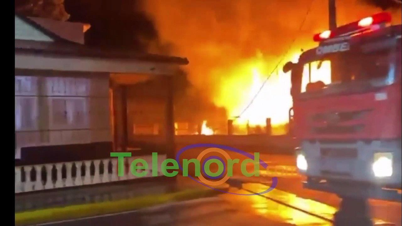 Voraz incendio reduce a cenizas la histórica Villa Doña Emilia en Montecristi